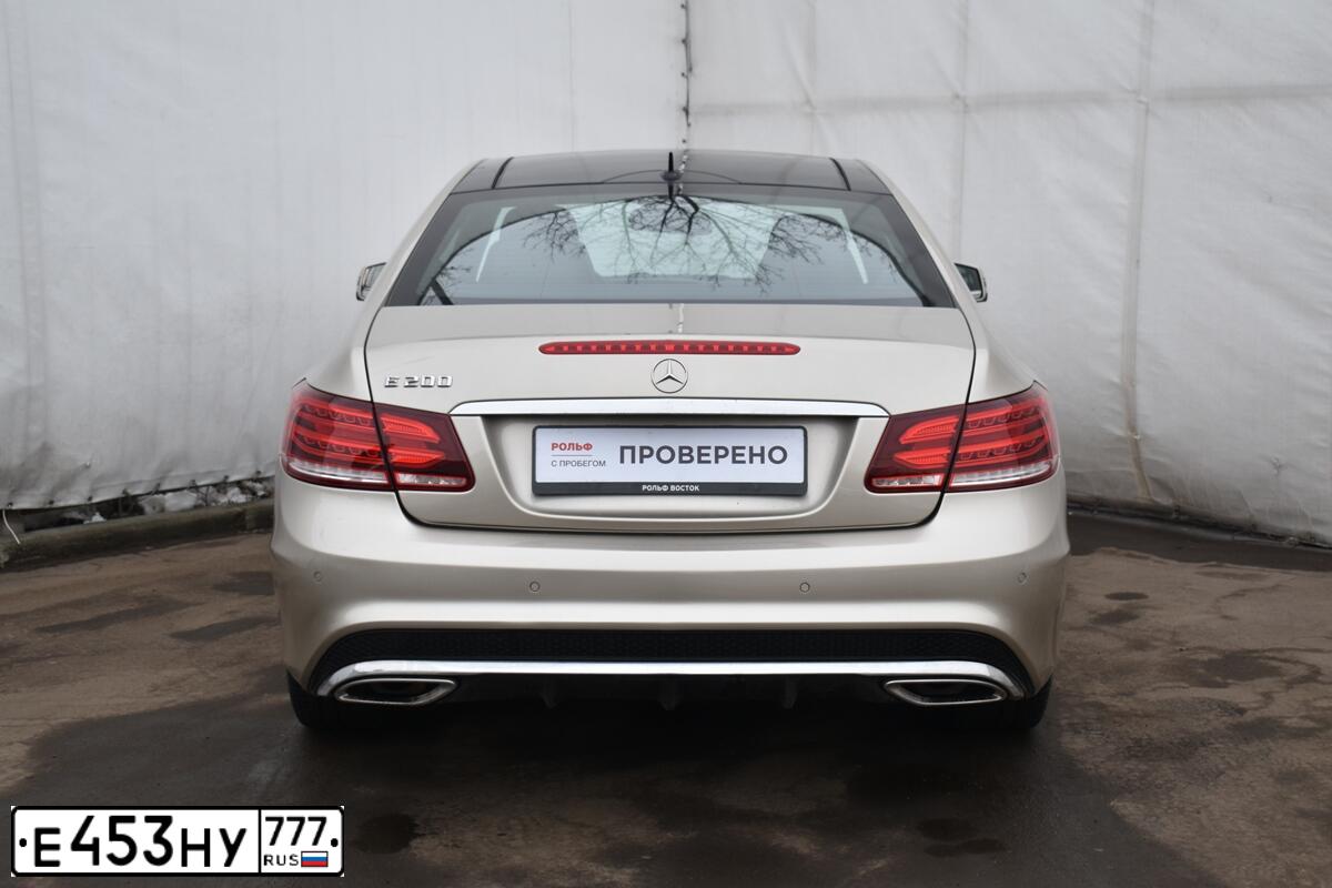 Фото автомобиля MERCEDES E-KLASSE, 2015 — госномер Т060ЕХ977. Цвет: СВЕТЛО БЕЖЕВЫЙ
