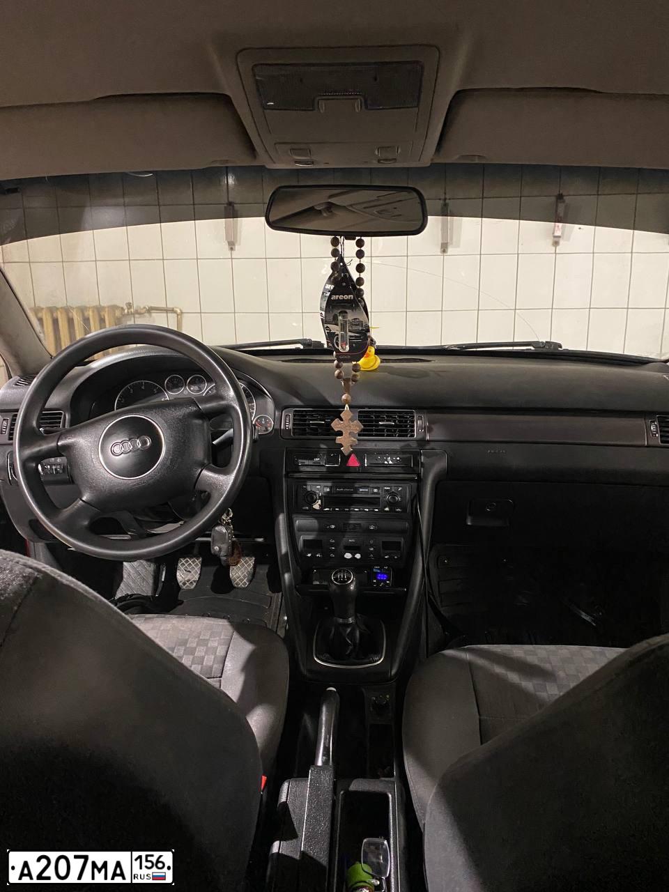 Фото автомобиля AUDI A6, 2002 — госномер А207МА156. Цвет: Красный