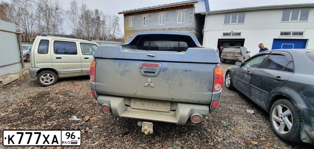 Фото автомобиля MITSUBISHI L 200, 2007 — госномер К777ХА96. Цвет: СЕРО ГОЛУБОЙ