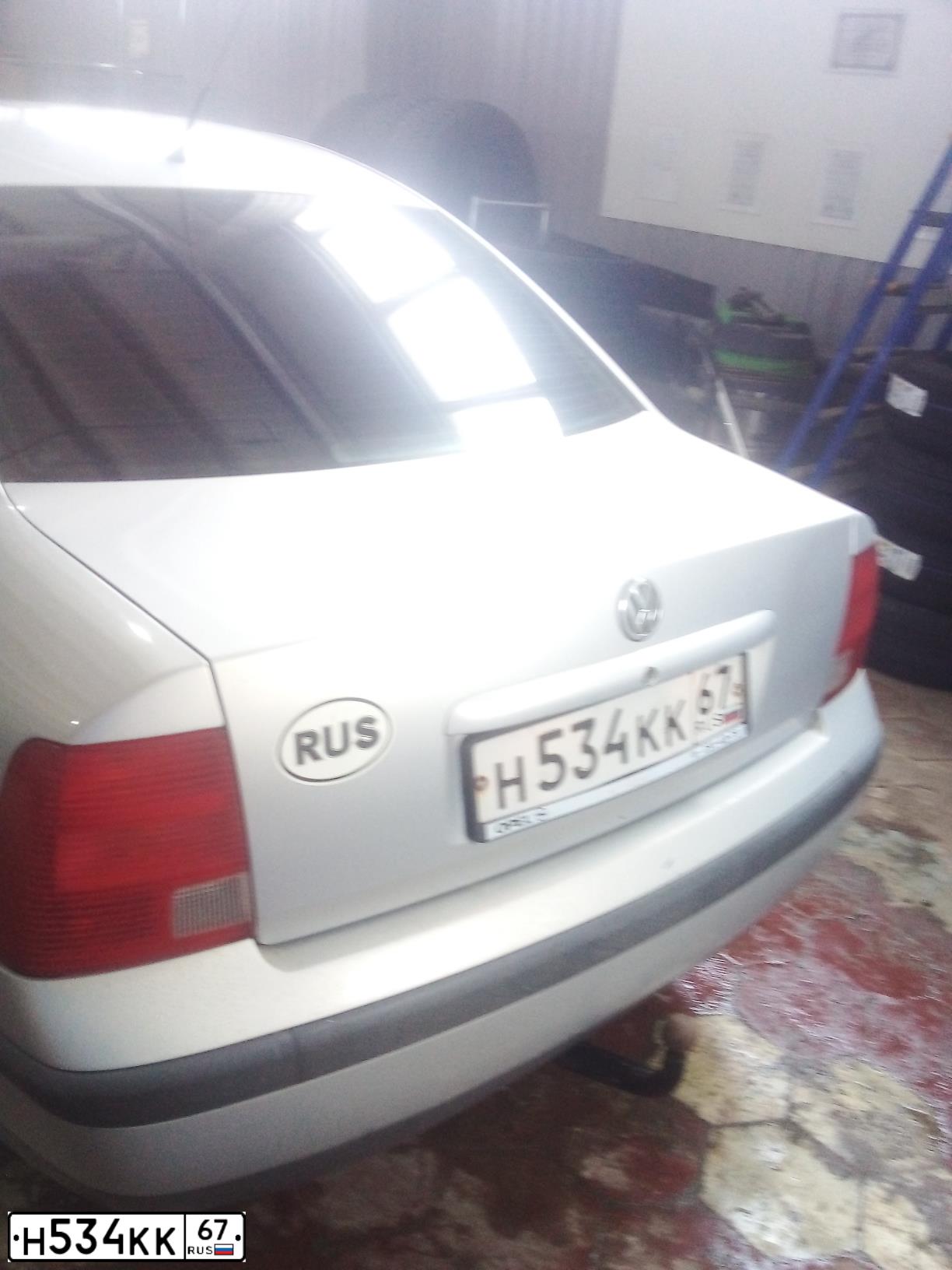 Фото автомобиля VOLKSWAGEN PASSAT, 1997 — госномер Е160РС790. Цвет: БЕЛЫЙ СЕРЕБРИСТЫЙ