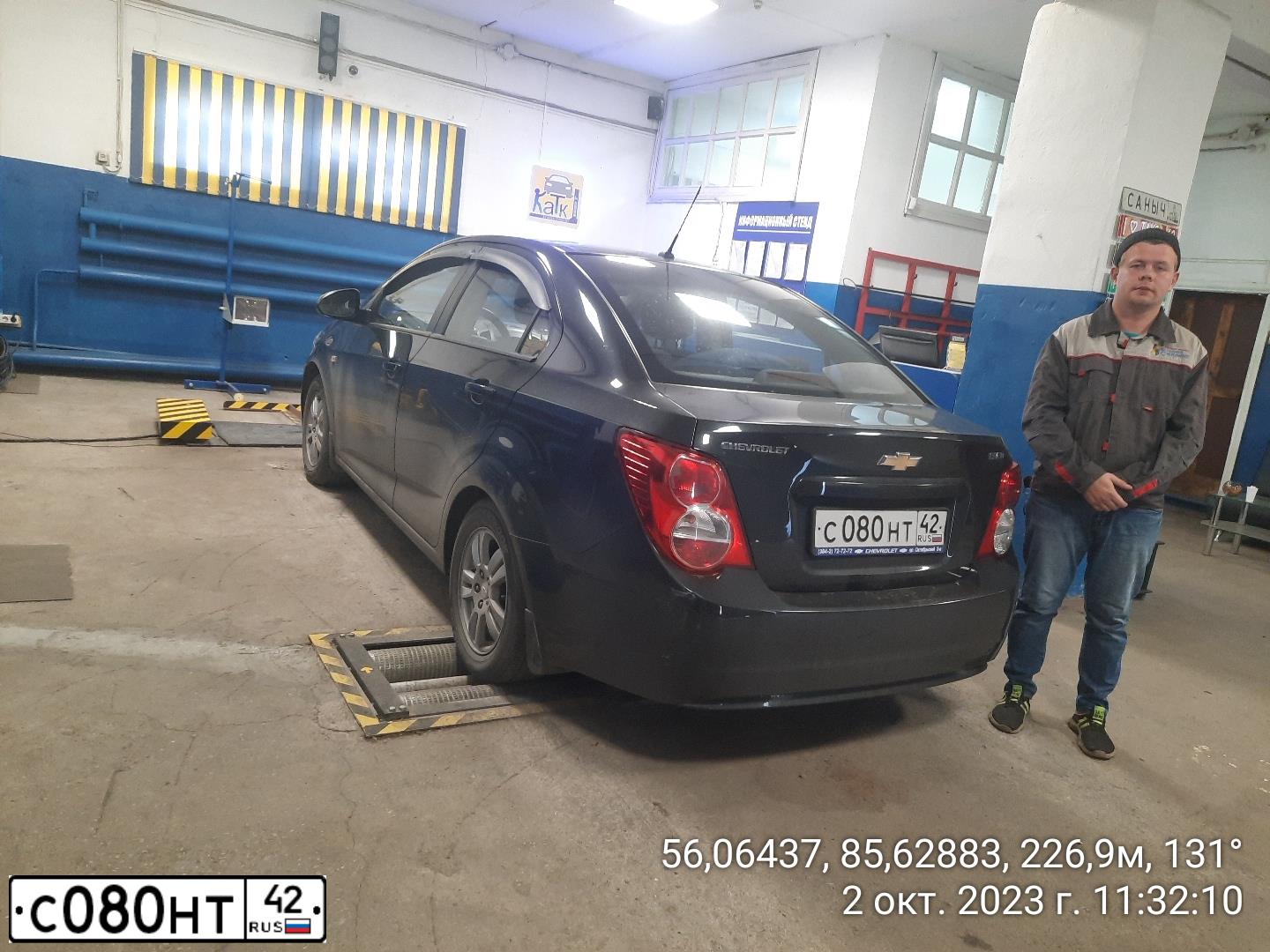 Фото автомобиля CHEVROLET AVEO, 2012 — госномер С080НТ42. Цвет: ЧЕРНЫЙ