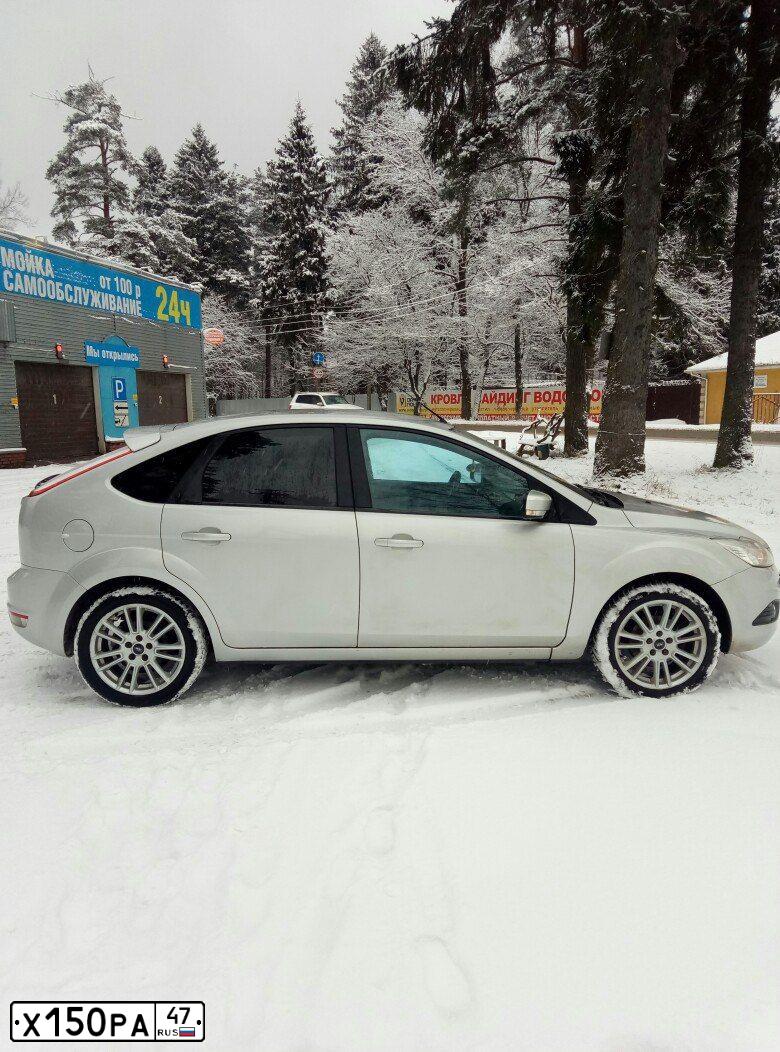 Фото автомобиля FORD FOCUS, 2008 — госномер Х150РА47. Цвет: серебристый