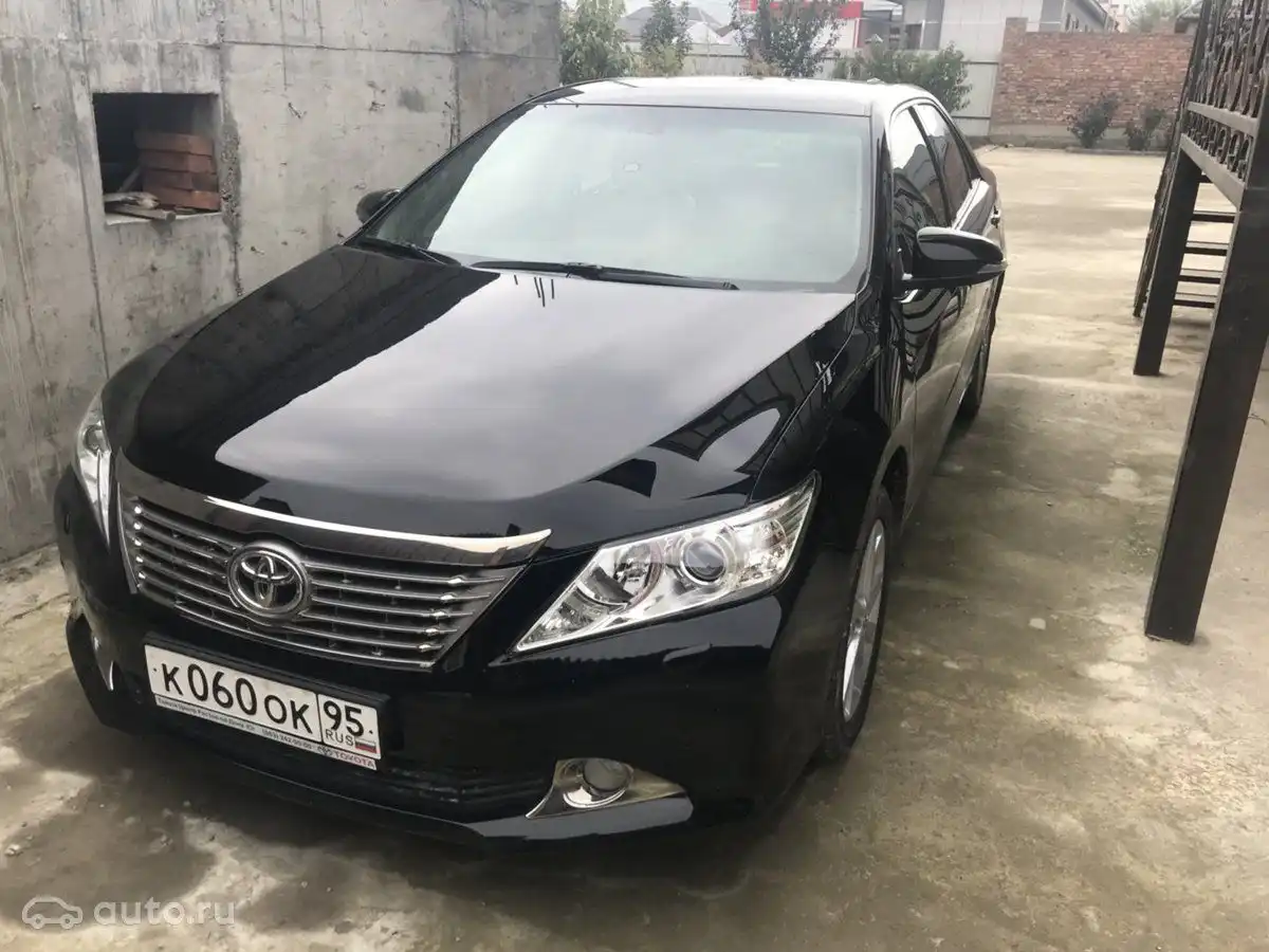 Фото автомобиля TOYOTA CAMRY, 2014 — госномер М176ОН95. Цвет: ЧЕРНЫЙ МЕТ.