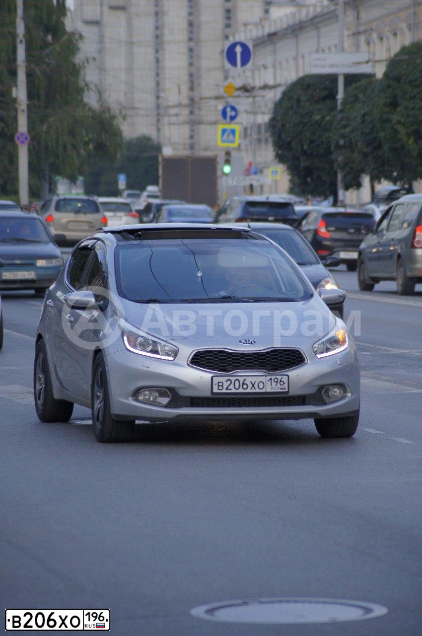 Фото автомобиля KIA CEE'D, 2012 — госномер В206ХО196. Цвет: Белый