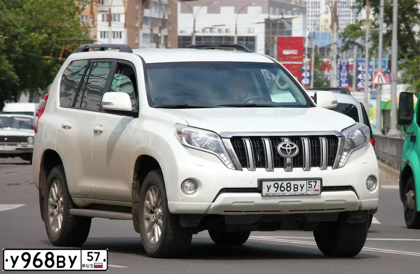 Фото автомобиля TOYOTA LANDCRUISER, 2016 — госномер У968ВУ57. Цвет: Белый