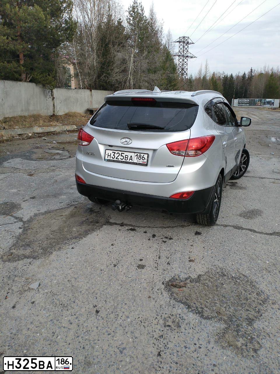 Фото автомобиля HYUNDAI IX35, 2013 — госномер Н325ВА186. Цвет: СЕРЕБРИСТЫЙ