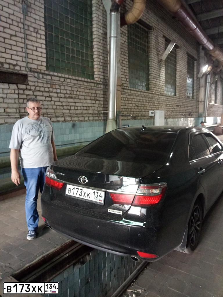 Фото автомобиля TOYOTA CAMRY, 2017 — госномер Р592РР34. Цвет: ЧЕРНЫЙ МЕТАЛЛИК