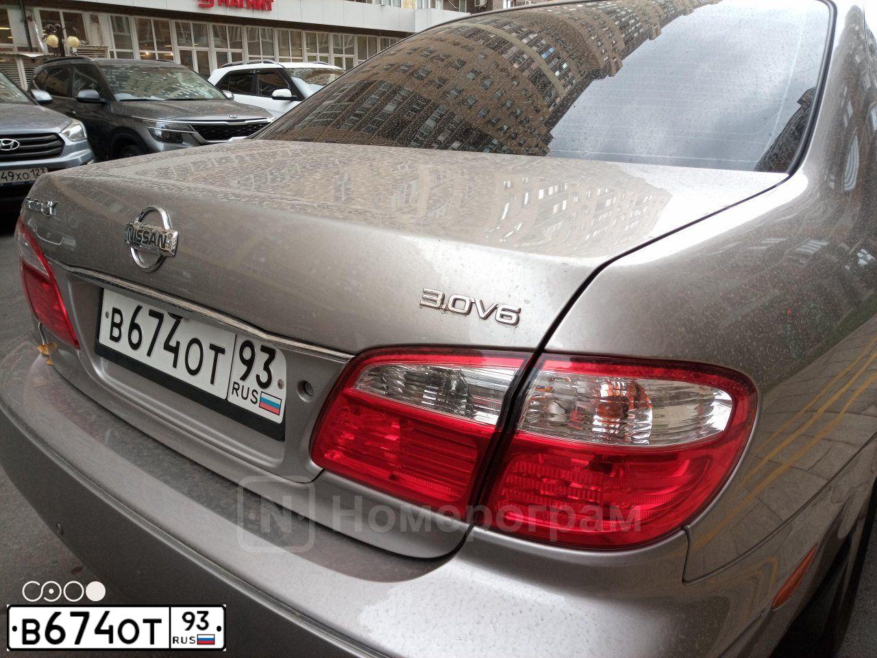 Фото автомобиля NISSAN MAXIMA, 2002 — госномер В674ОТ93. Цвет: Серый