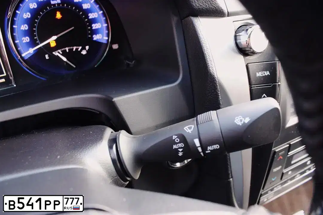 Фото автомобиля TOYOTA CAMRY, 2015 — госномер В017НУ60. Цвет: ЧЕРНЫЙ МЕТАЛЛИК