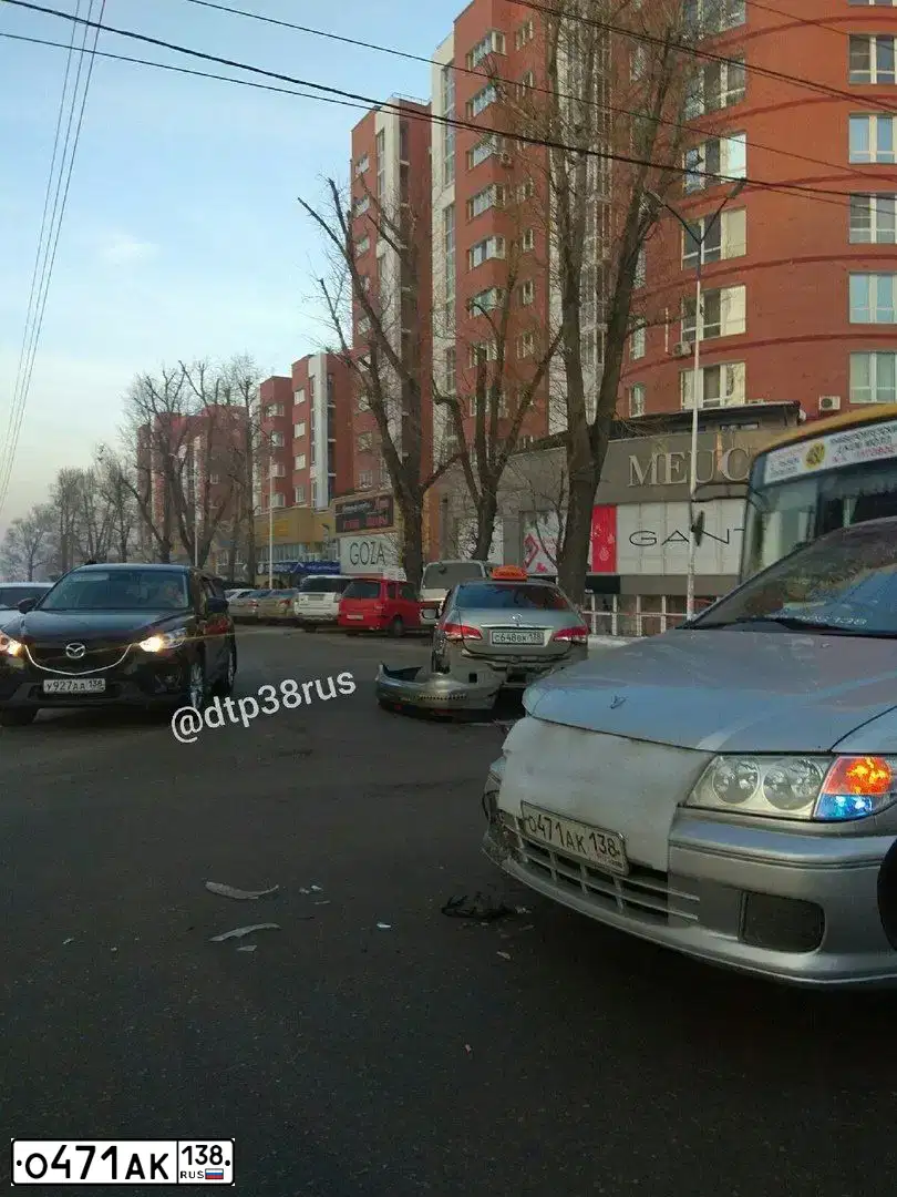 Фото автомобиля NISSAN PRESAGE, 1998 — госномер Н083КО138