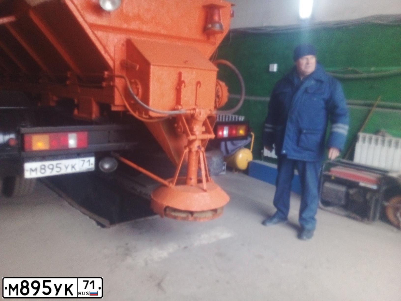 Фото автомобиля KAMAZ 65115 /6X4/, 2012 — госномер М895УК71. Цвет: Оранжевый