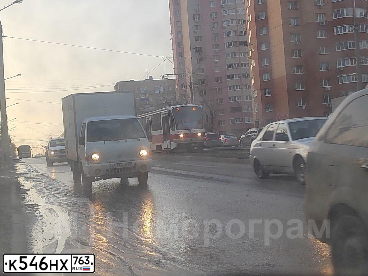 Фото автомобиля FORD FOCUS, 2011 — госномер У984МХ716. Цвет: СЕРО-КОРИЧНЕВЫЙ