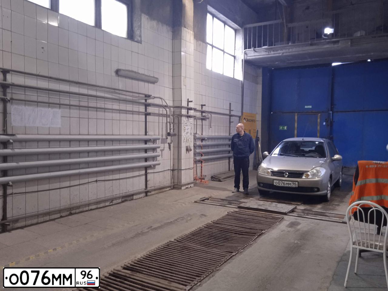 Фото автомобиля RENAULT SYMBOL, 2008 — госномер Х687МО196. Цвет: БЕЖЕВЫЙ