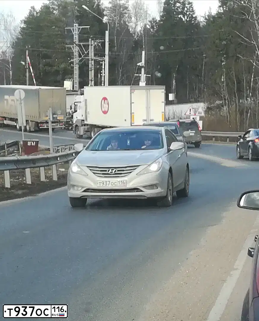 Фото автомобиля HYUNDAI SONATA, 2010 — госномер Е376ХМ134. Цвет: Серебристый