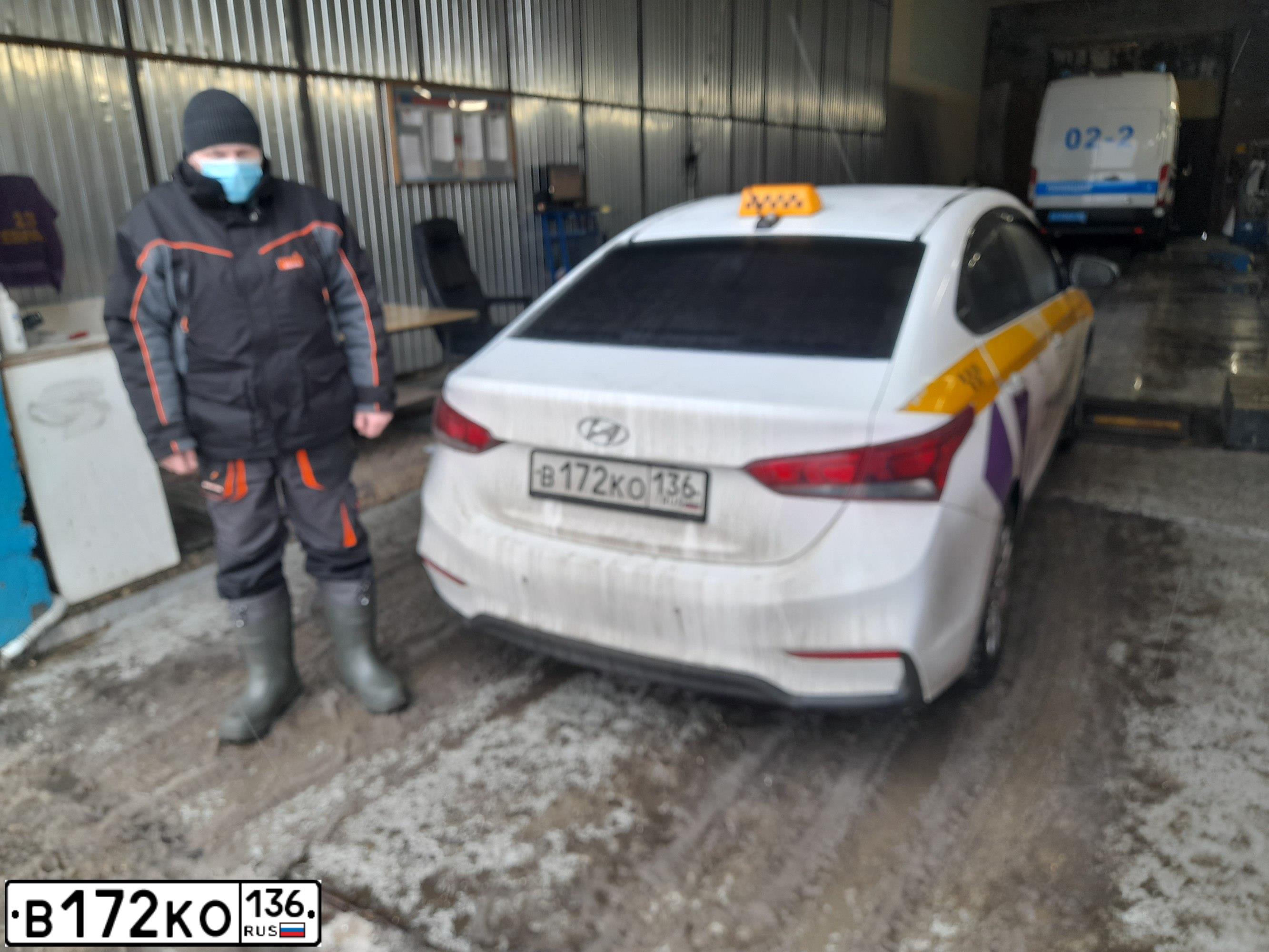 Фото автомобиля HYUNDAI SOLARIS, 2019 — госномер В172КО136. Цвет: БЕЛЫЙ ЖЕЛТЫЙ СЕРЫЙ