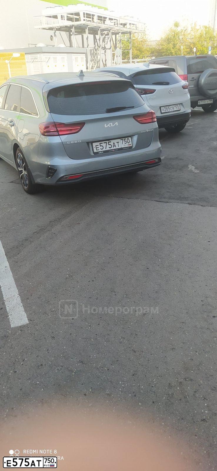 Фото автомобиля KIA RIO, 2015 — госномер Е575АТ750. Цвет: Коричневый