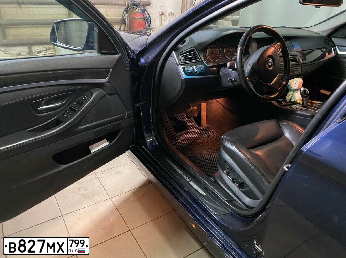 Фото автомобиля BMW SERIE 5, 2012 — госномер Н037УУ77. Цвет: синий