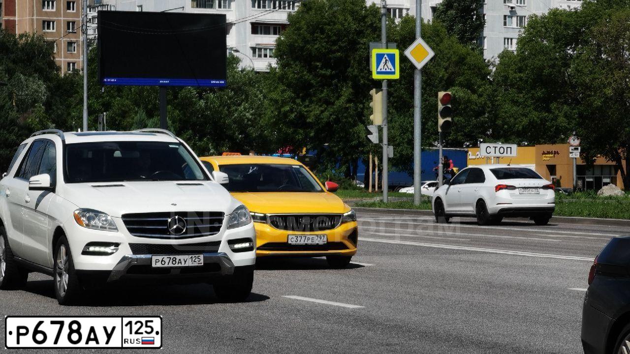 Фото автомобиля MERCEDES M-KLASSE, 2012 — госномер Р678АУ125. Цвет: БЕЛЫЙ