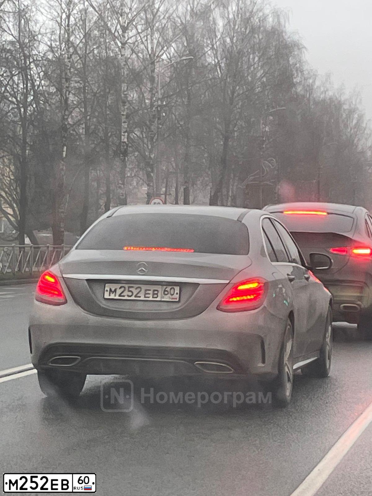 Фото автомобиля LADA 2110, 1997 — госномер М252ЕВ60. Цвет: ЗЕЛЕНЫЙ
