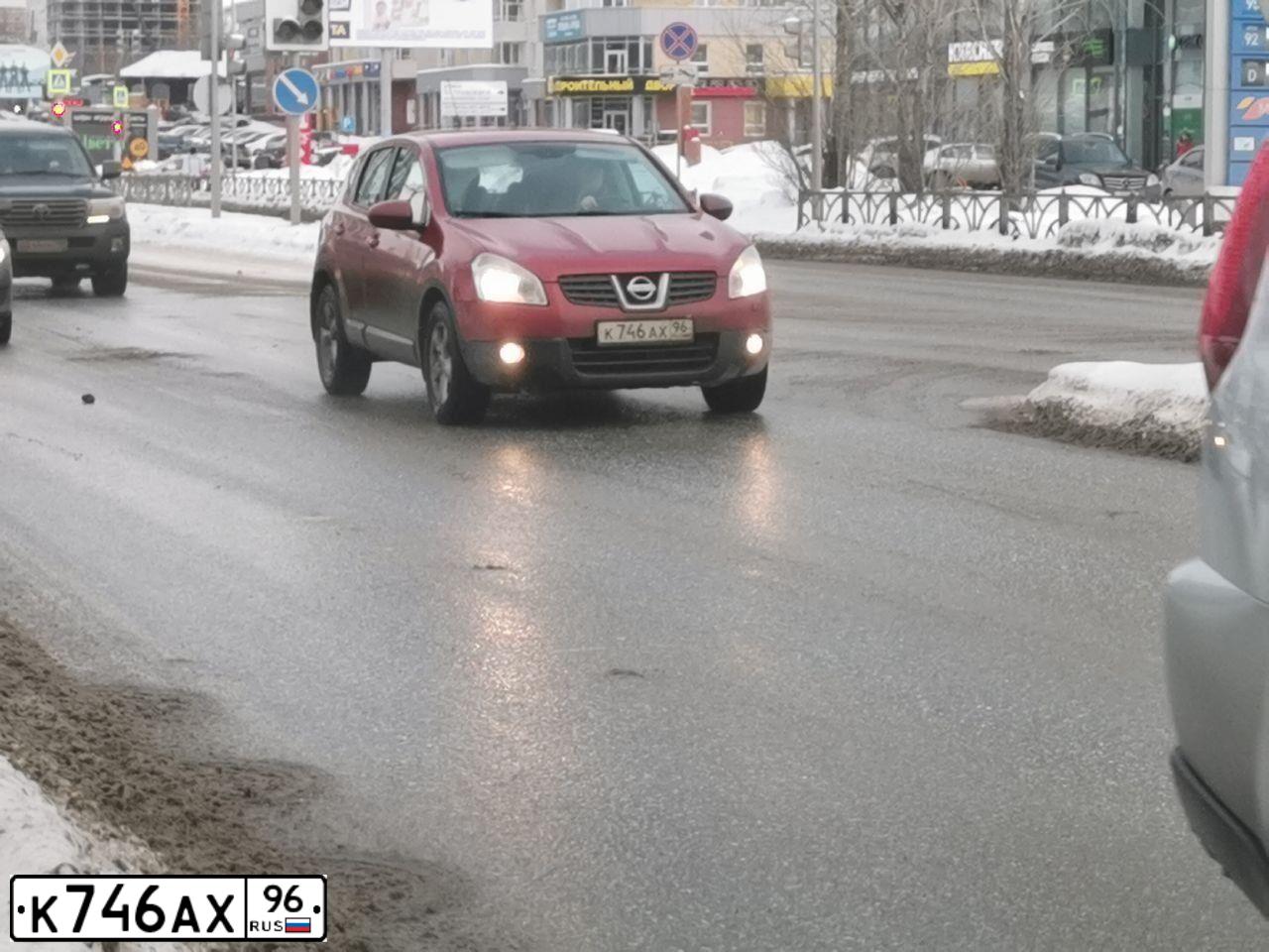 Фото автомобиля NISSAN QASHQAI, 2007 — госномер К746АХ96. Цвет: ОРАНЖЕВЫЙ