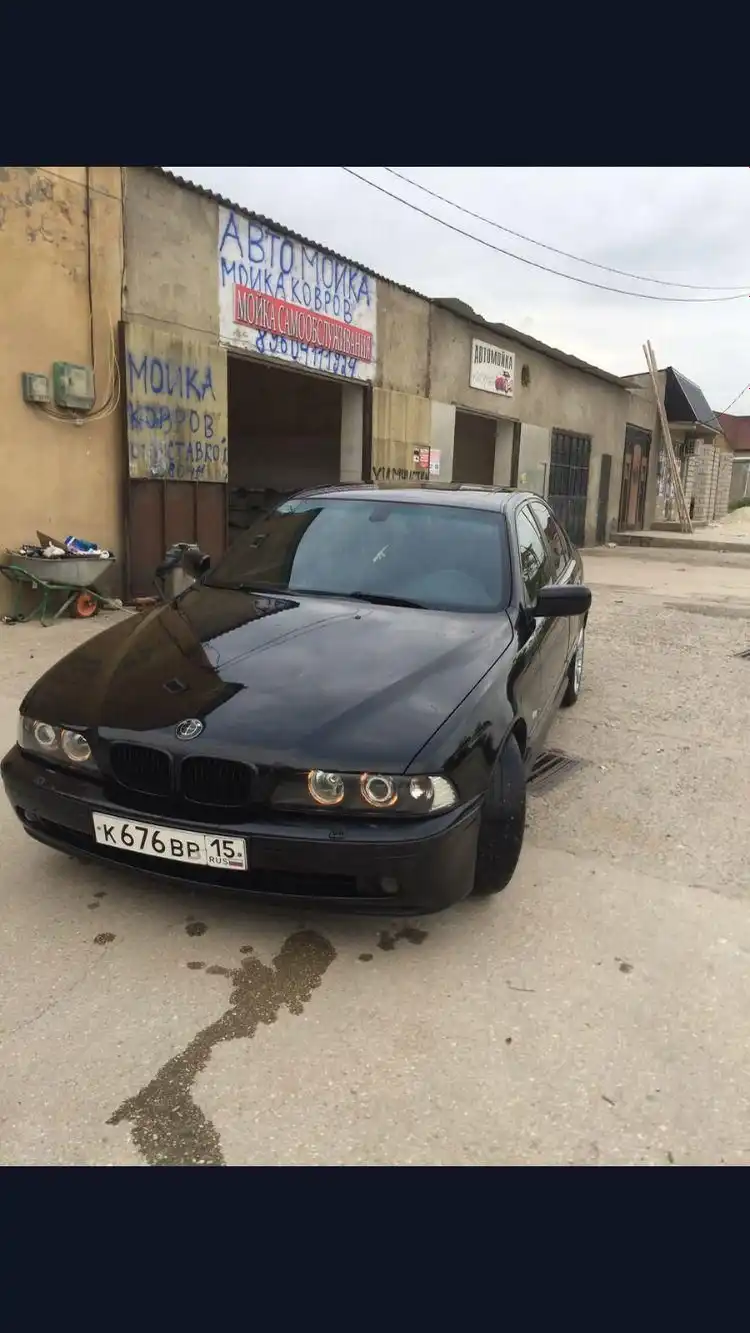 Фото автомобиля BMW SERIE 5, 2001 — госномер Р880УТ05. Цвет: ЧЕРНЫЙ