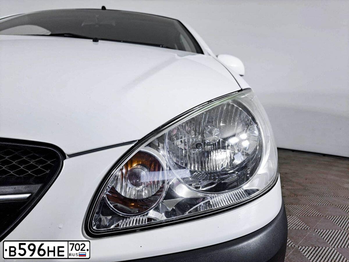 Фото автомобиля HYUNDAI GETZ, 2010 — госномер В596НЕ702. Цвет: Белый