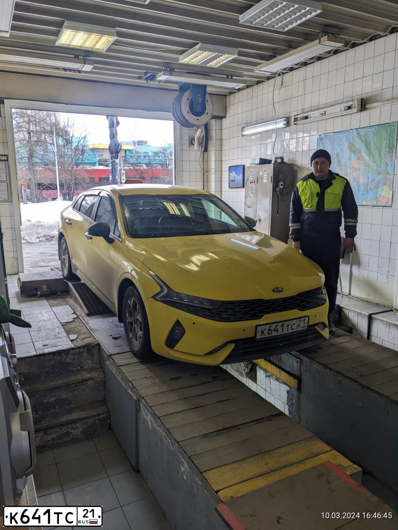 Фото автомобиля KIA K5, 2021 — госномер К641ТС21. Цвет: ЖЕЛТЫЙ