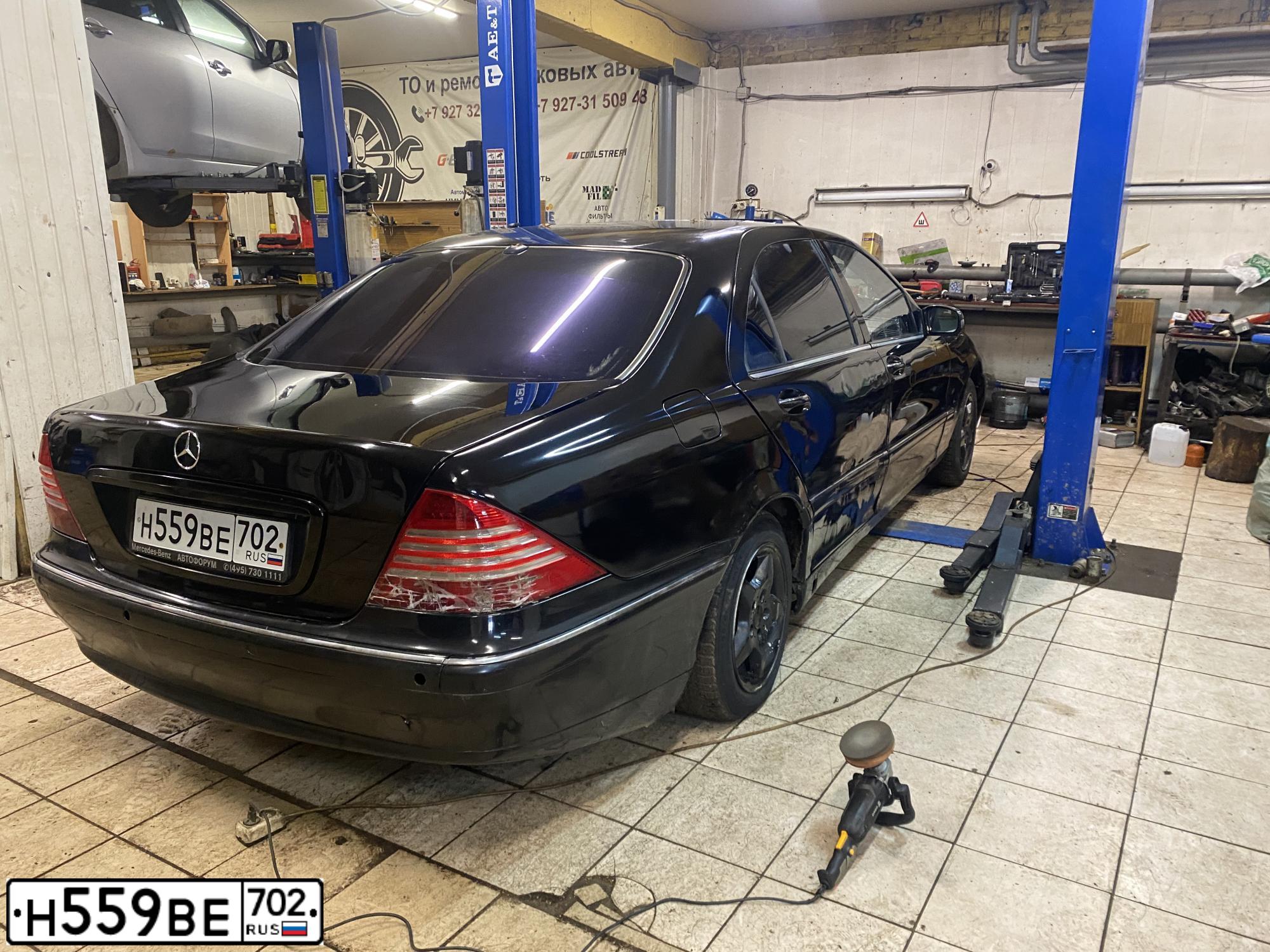 Фото автомобиля MERCEDES S-KLASSE, 1998 — госномер Н559ВЕ702. Цвет: ЧЕРНЫЙ
