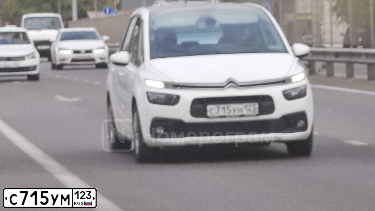 Фото автомобиля LADA LARGUS, 2018 — госномер Х231ВА323