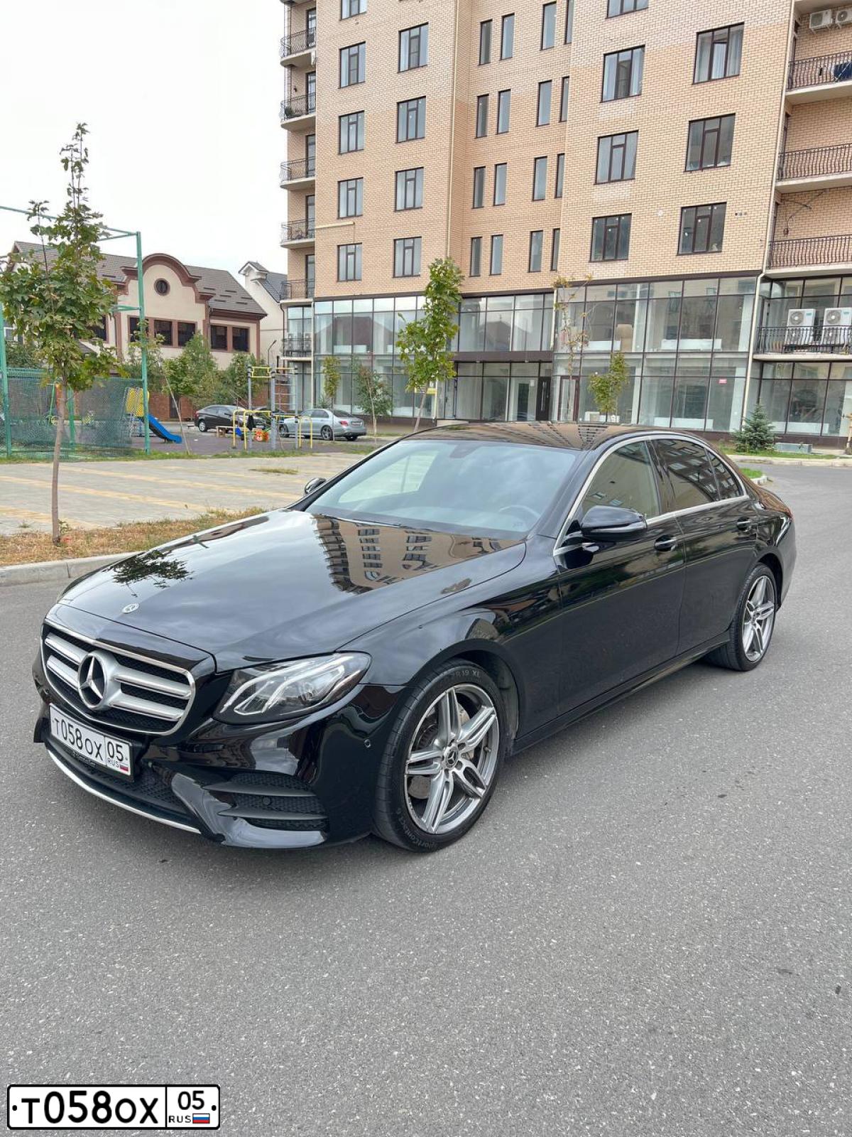 Фото автомобиля MERCEDES E-KLASSE, 2019 — госномер М775ХТ123. Цвет: ЧЕРНЫЙ