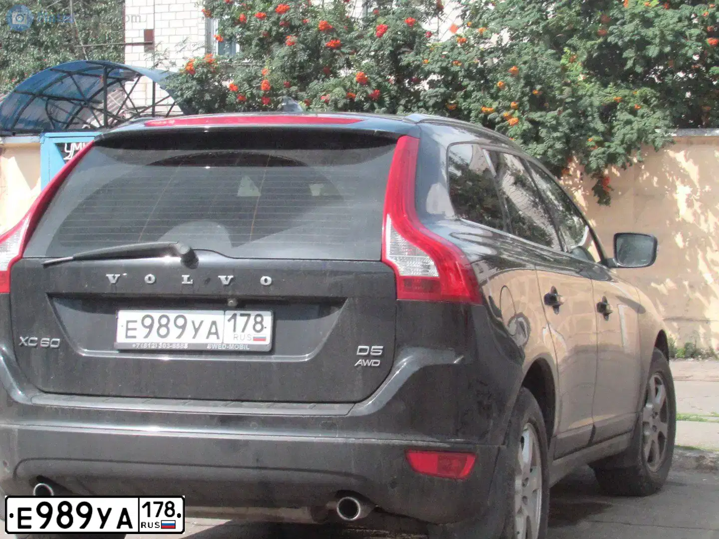 Фото автомобиля VOLVO XC60, 2010 — госномер Е989УА178. Цвет: ЧЕРНЫЙ