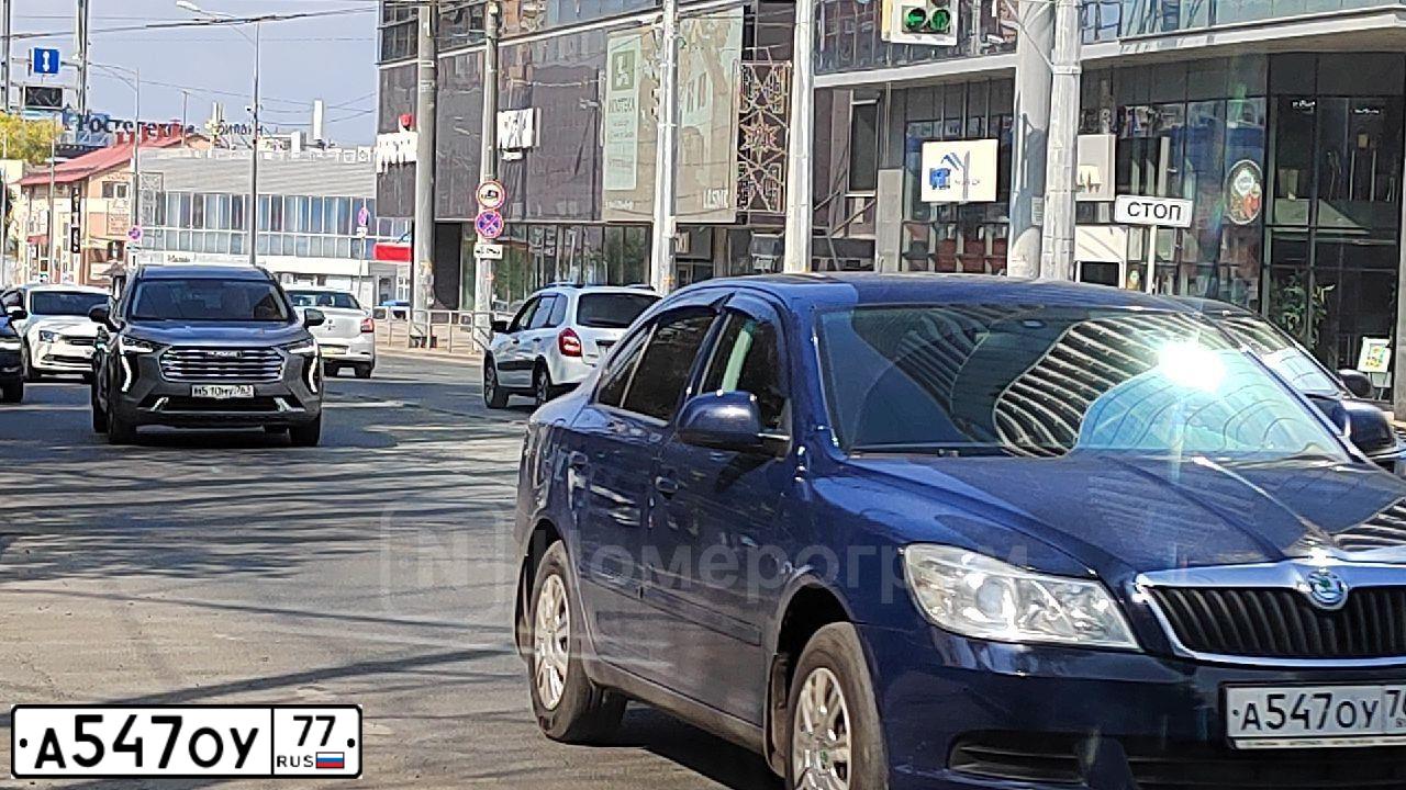 Фото автомобиля BMW 320I, 2017 — госномер Е270СК89. Цвет: ЧЕРНЫЙ