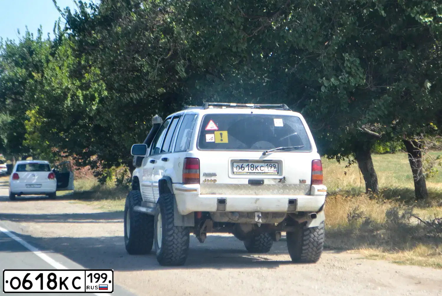 Фото автомобиля JEEP GRAND CHEROKEE, 1994 — госномер О618КС199. Цвет: Белый