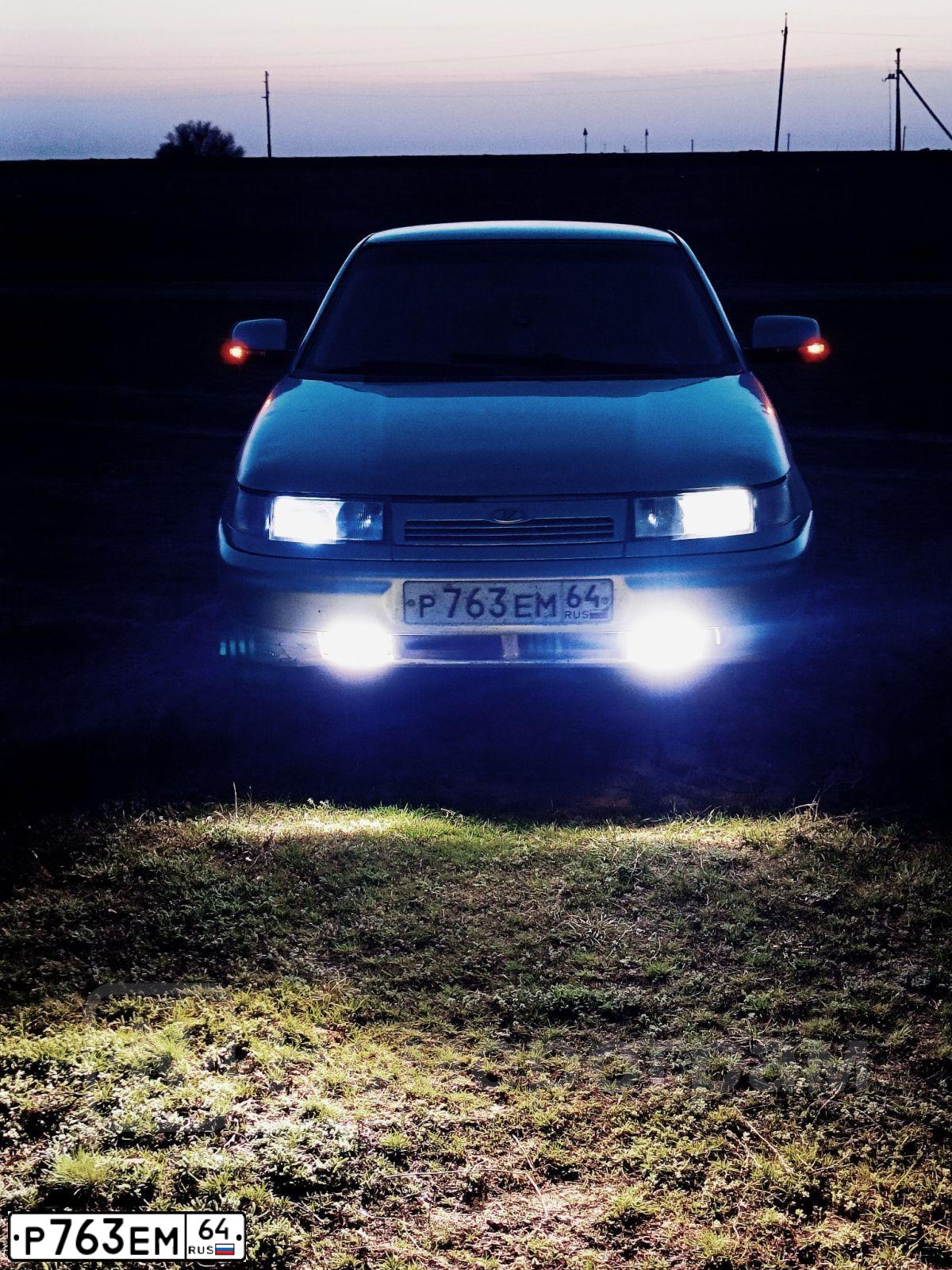 Фото автомобиля LADA 2112, 2001 — госномер Р763ЕМ64. Цвет: СВЕТЛО-СЕРЕБР  МЕТАЛЛ