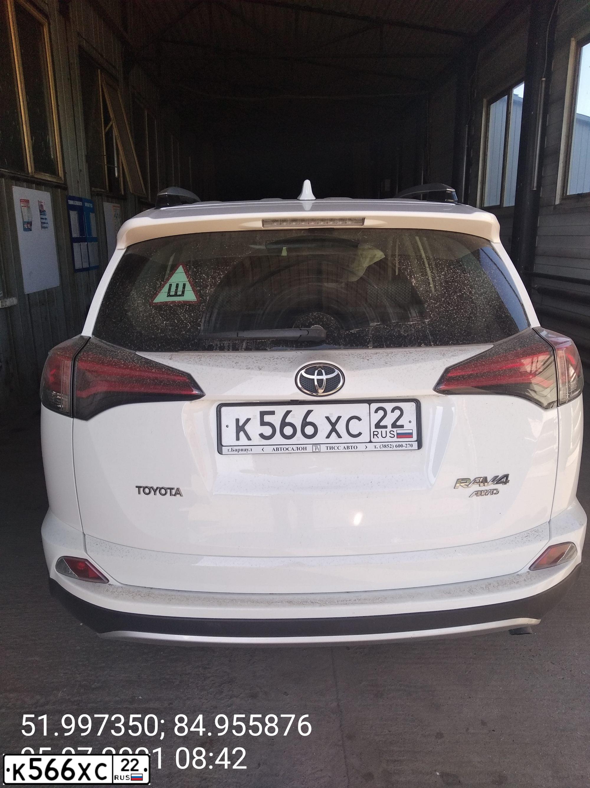Фото автомобиля TOYOTA RAV4, 2016 — госномер М332НО142. Цвет: Белый