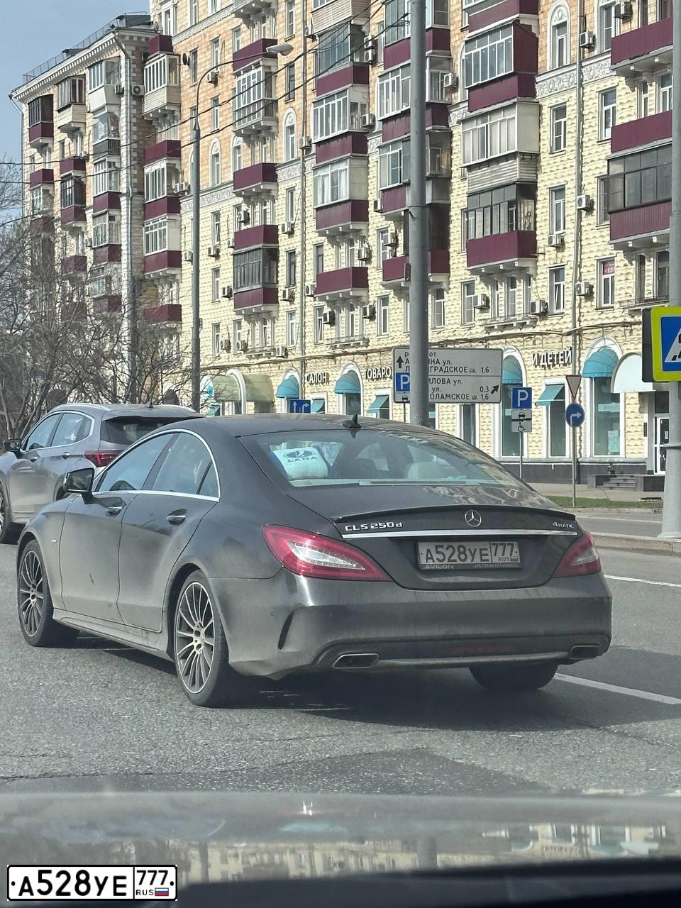 Фото автомобиля LEXUS GS, 2012 — госномер А528УЕ777. Цвет: синий