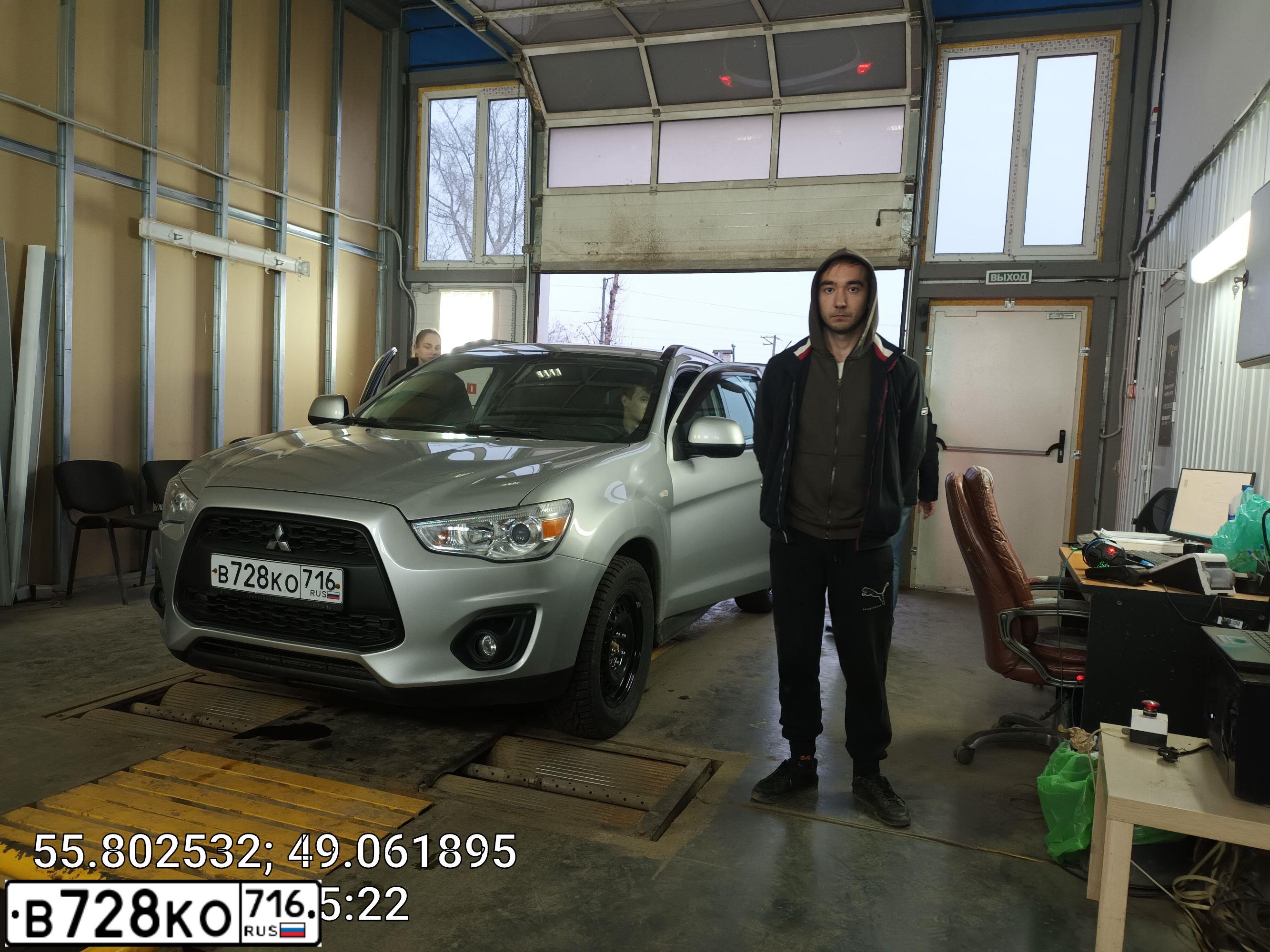 Фото автомобиля MITSUBISHI ASX, 2014 — госномер В728КО716. Цвет: Серебристый