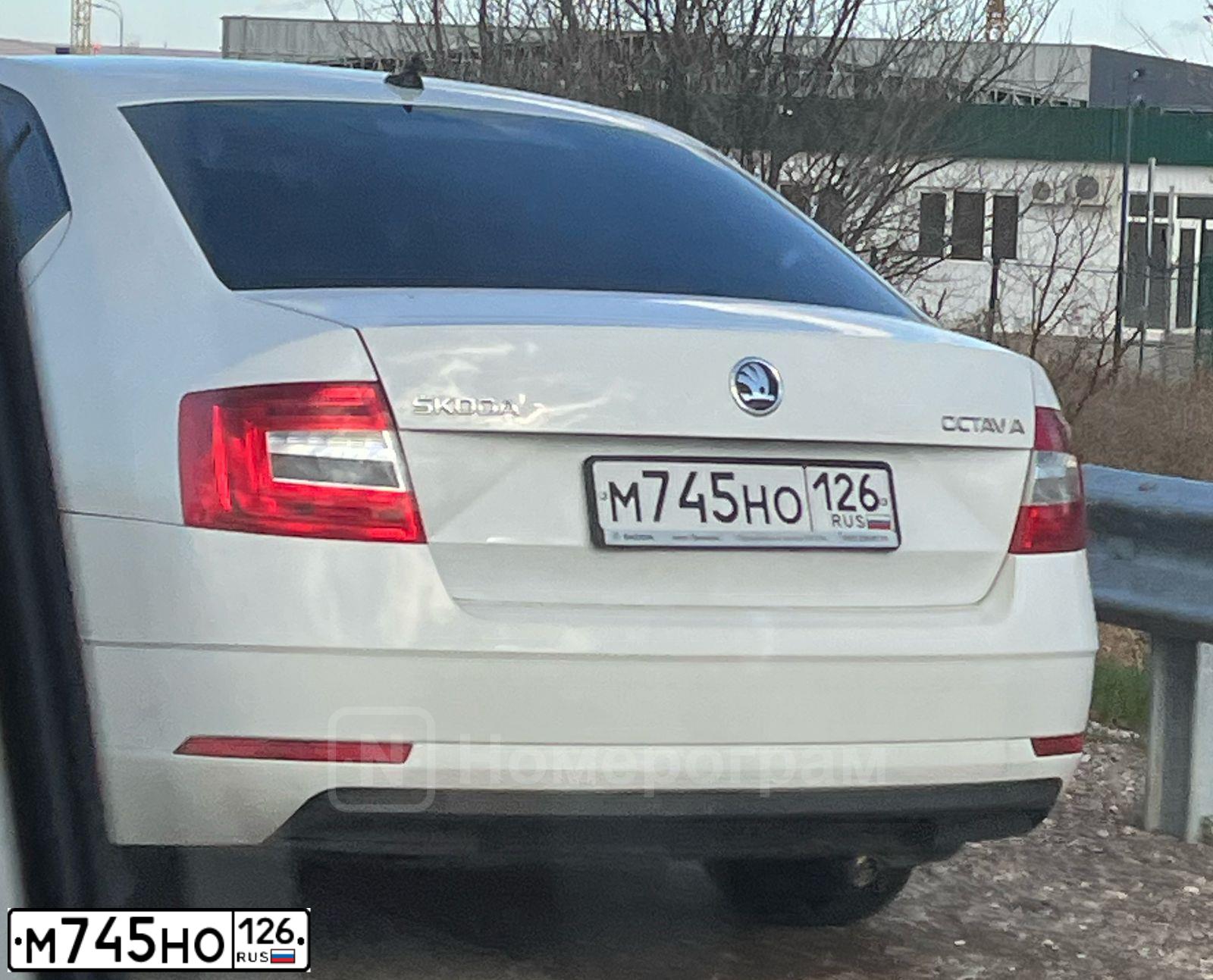 Фото автомобиля SKODA OCTAVIA, 2018 — госномер М745НО126. Цвет: Белый
