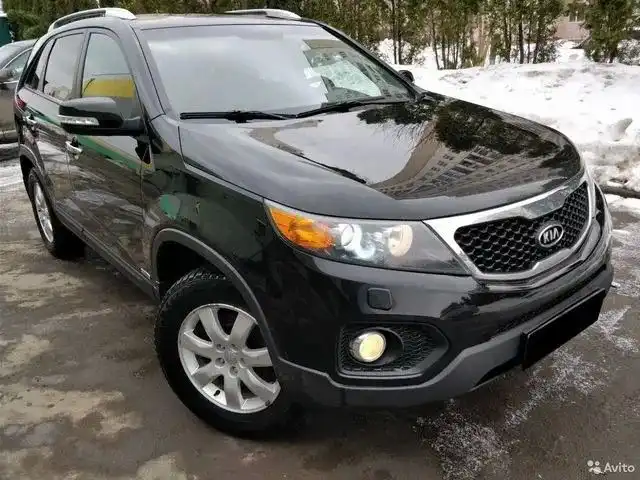 Фото автомобиля KIA SORENTO, 2011 — госномер О610ЕР32. Цвет: ЧЕРНЫЙ
