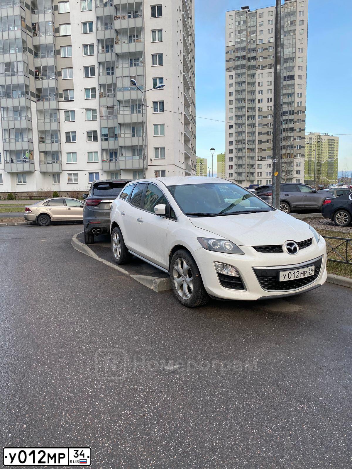 Фото автомобиля MAZDA CX-7, 2010 — госномер У012МР34. Цвет: БЕЛЫЙ