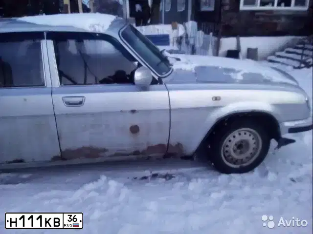 Фото автомобиля ГАЗ 3110, 2004 — госномер Н111КВ36. Цвет: серебристый