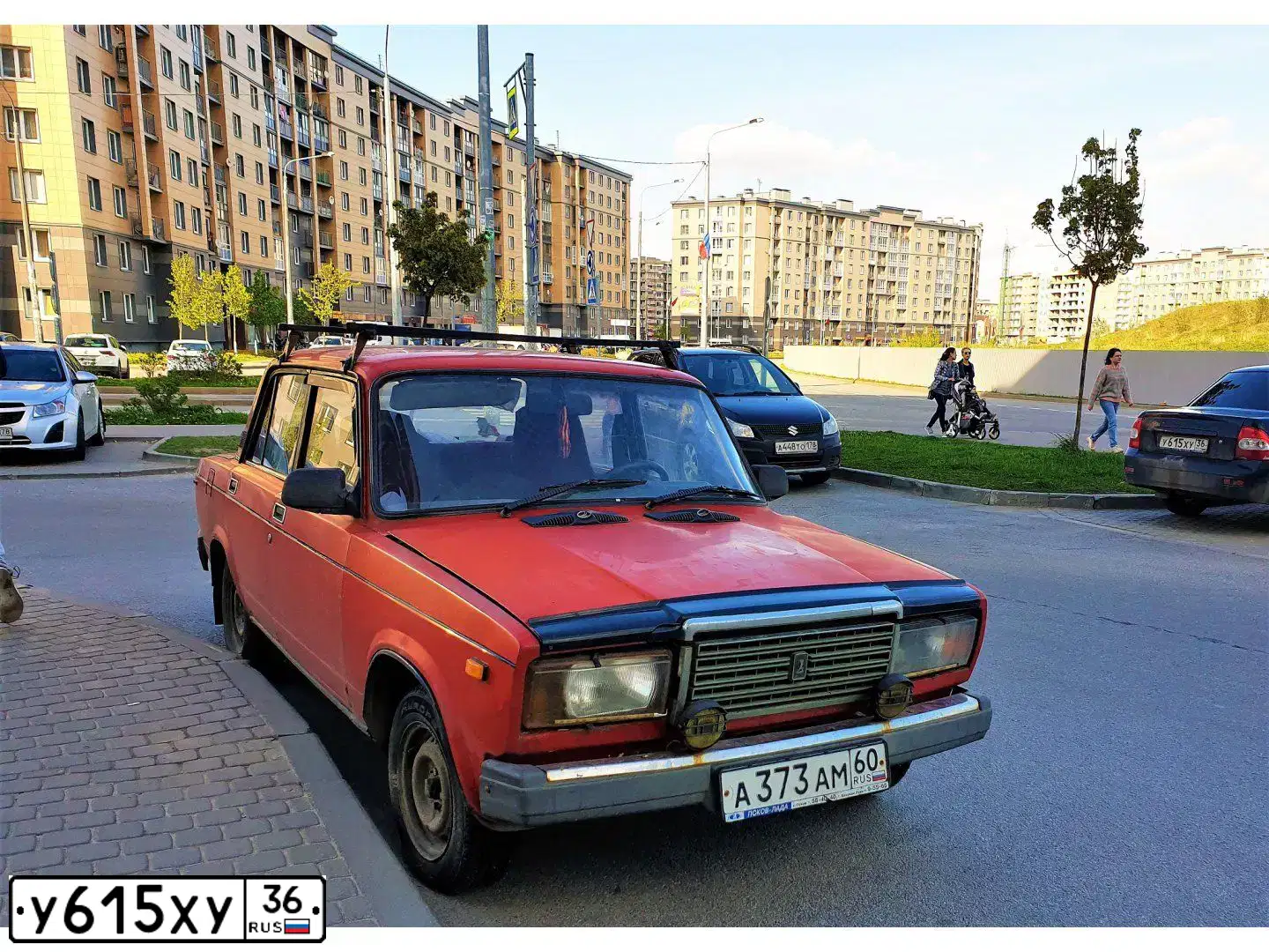 Фото автомобиля LADA 2170 PRIORA, 2009 — госномер Р513ТА33. Цвет: Сине-Черный