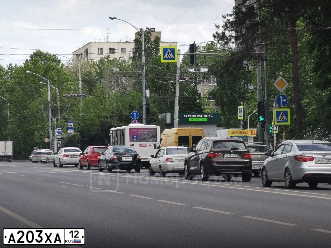 Фото автомобиля RENAULT DUSTER, 2014 — госномер А203ХА12. Цвет: СВЕТЛО-СЕРЫЙ