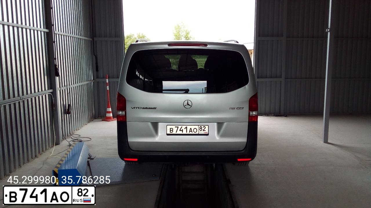 Фото автомобиля MERCEDES-BENZ VITO TOURER, 2015 — госномер В741АО82. Цвет: Серебристый