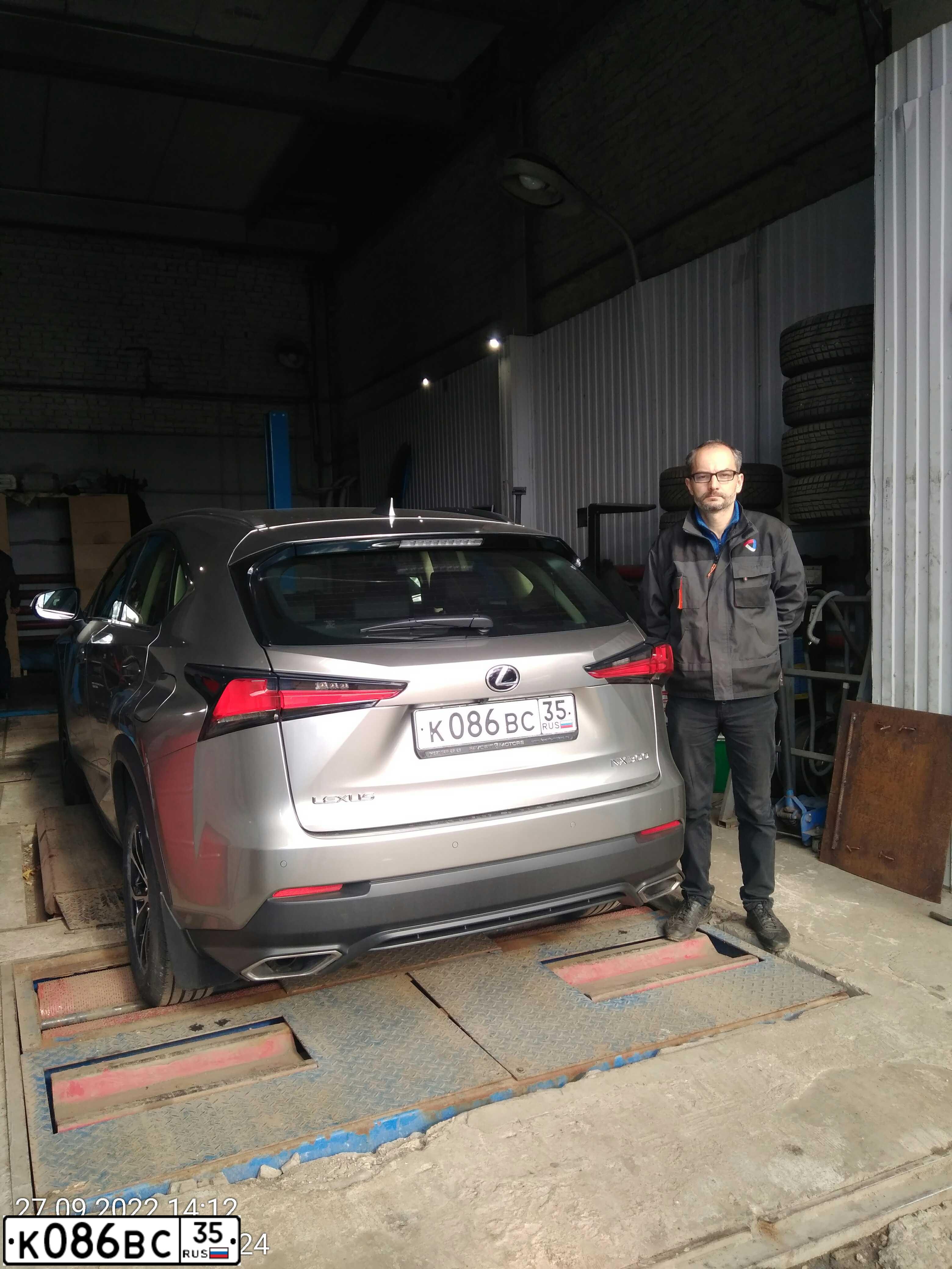 Фото автомобиля LEXUS NX, 2018 — госномер Т271ЕТ977. Цвет: СВЕТЛО-СЕРЫЙ