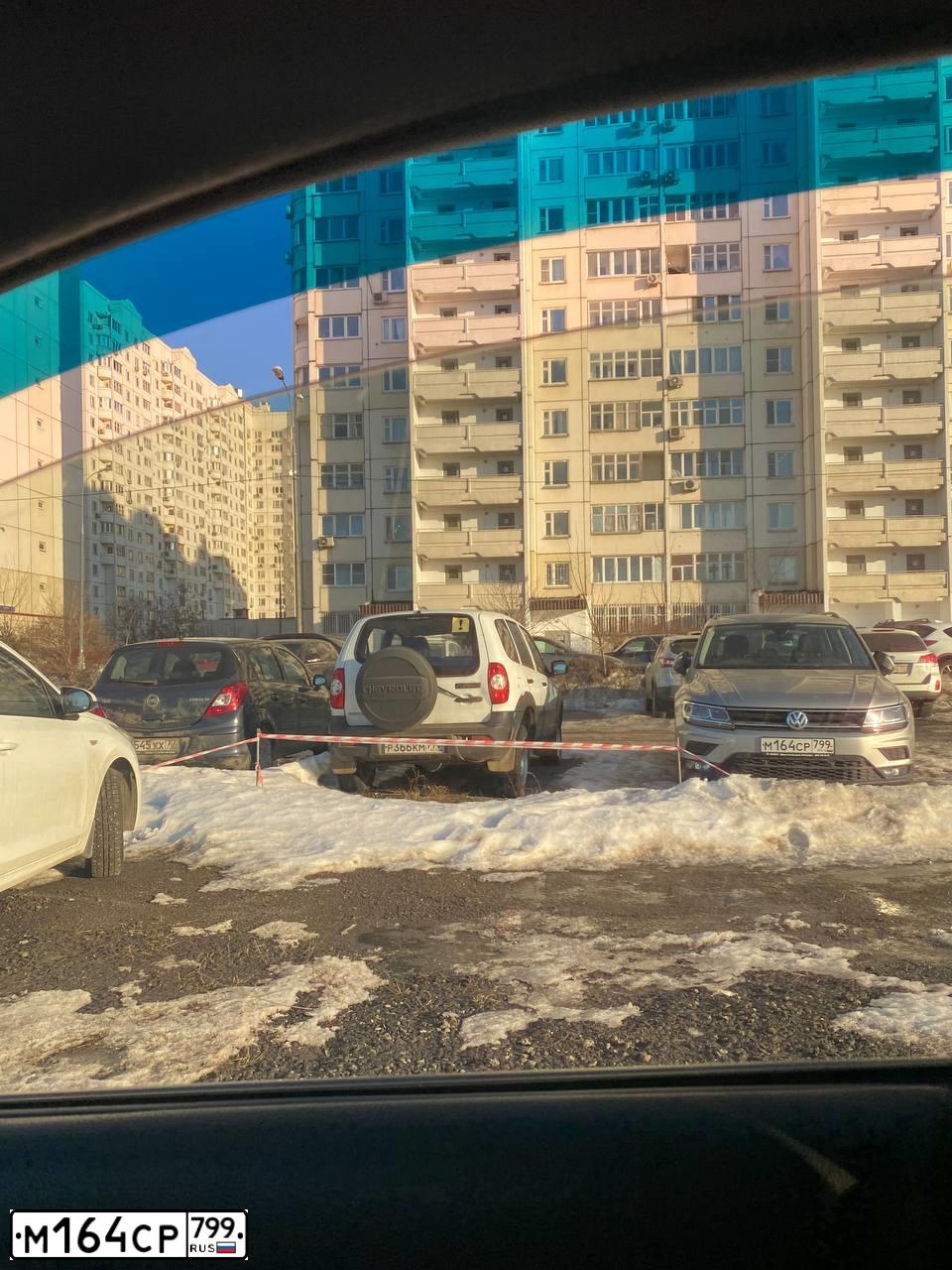 Фото автомобиля VOLKSWAGEN TIGUAN, 2019 — госномер М164СР799. Цвет: СЕРЫЙ