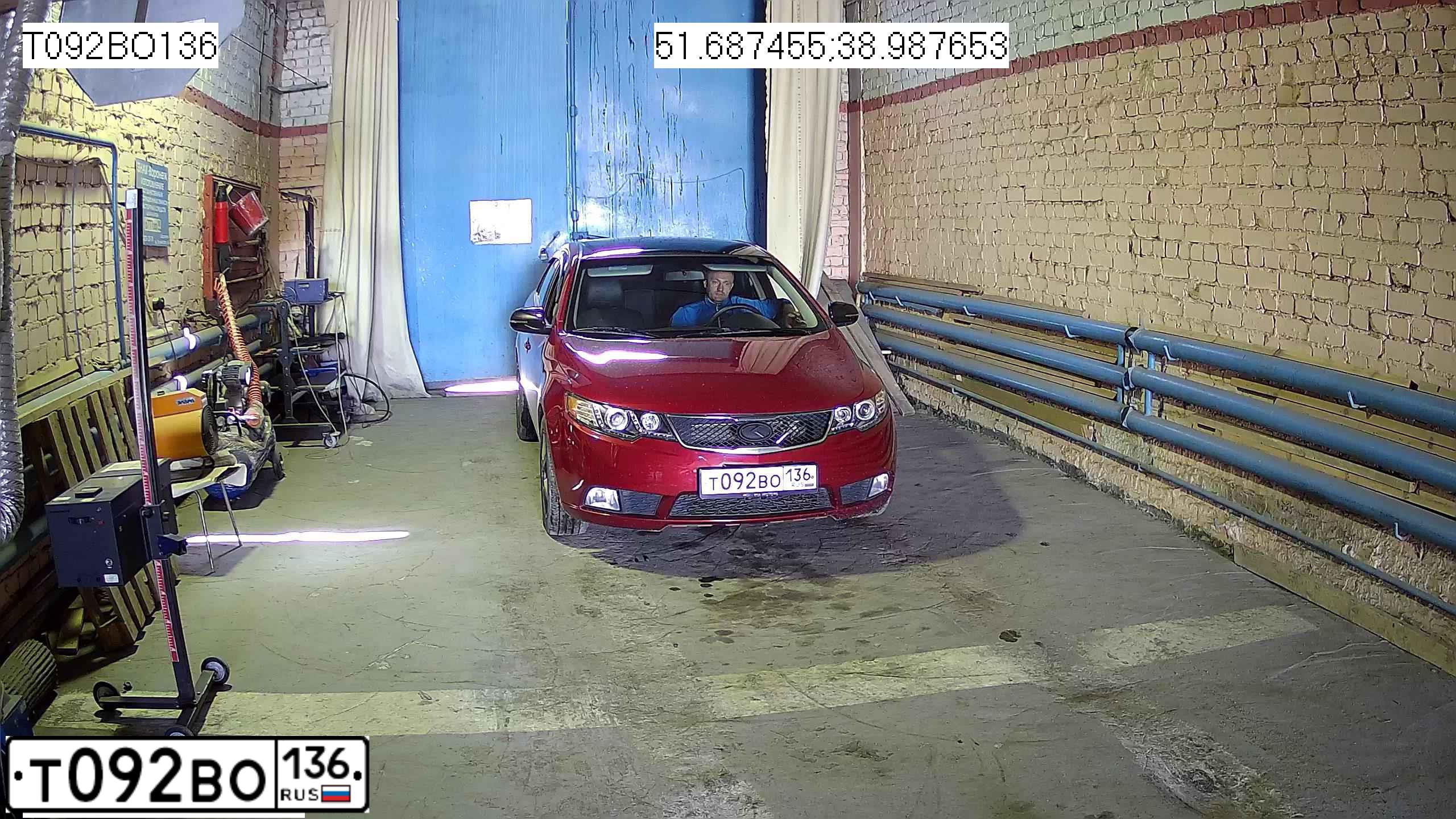 Фото автомобиля KIA CERATO, 2010 — госномер Т092ВО136. Цвет: Красный