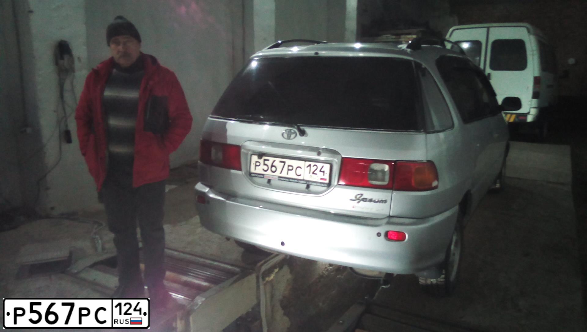 Фото автомобиля TOYOTA IPSUM, 1992 — госномер Р973СК38