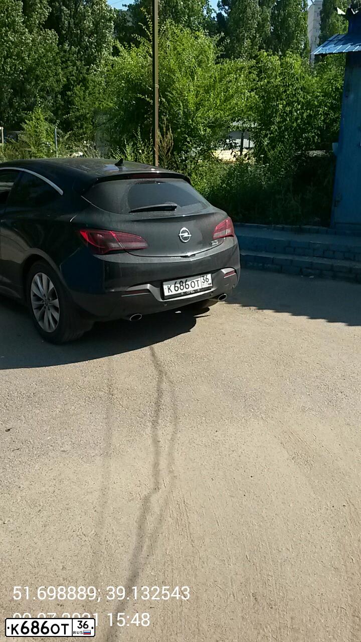 Фото автомобиля TOYOTA COROLLA, 2013 — госномер К686ОТ36. Цвет: ЧЕРНЫЙ