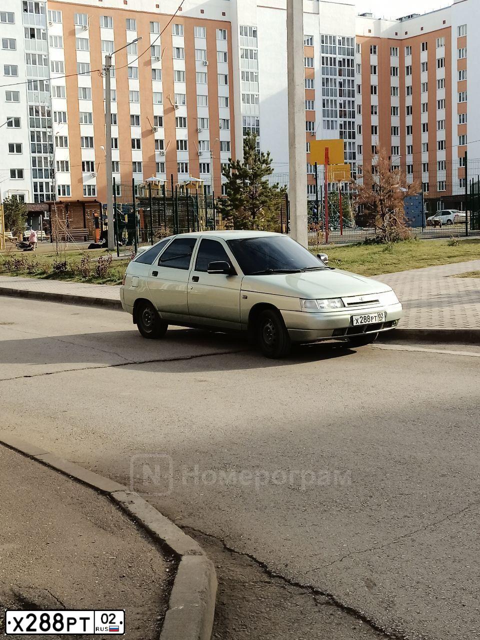 Фото автомобиля LADA 2112, 2006 — госномер Х288РТ02. Цвет: БЕЛО-ЗЕЛЕНЫЙ